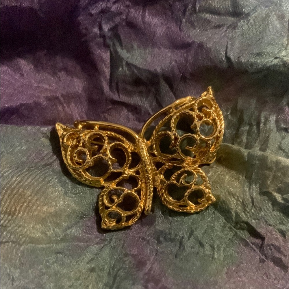 Vintage Elegant Gold Butterfly Brooch